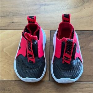 BABY: Nike Slip-On Sneakers